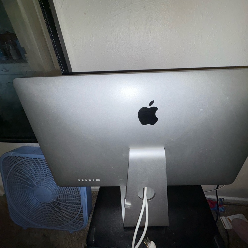 Apple iMac in Elegant Silver Finish